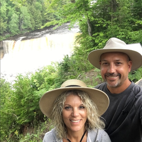 MEET YOUR POSHER - Picture 9 of 16